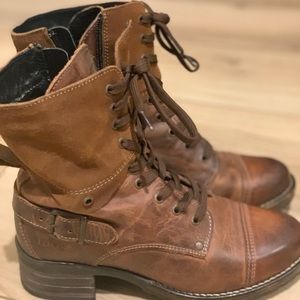 Taos Crave boots in tan/brown.  US size 6-6/12.